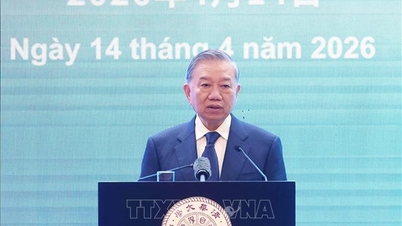 To Lam főtitkár és elnök politikai beszédet mond a Tsinghua Egyetemen (Kína).
