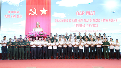 Naval Region 4 held a meeting to congratulate the Military Medical Corps on its 80th anniversary.