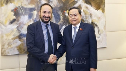 Formannen for nasjonalforsamlingen, Tran Thanh Man, møtte generalsekretæren i det italienske kommunistiske gjenoppbyggingspartiet, Maurizio Acerbo