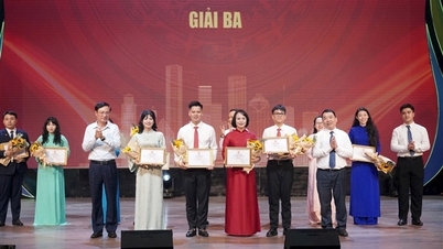 Hanoi Şehir Parti Komitesi 18. Kongresi Kararını uygulamaya koymak.