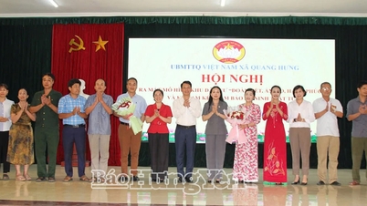 Comuna de Quang Hung: Lançamento do modelo de área residencial "Unidade, Prosperidade e Felicidade" e assinatura de um compromisso para garantir a segurança e a ordem.