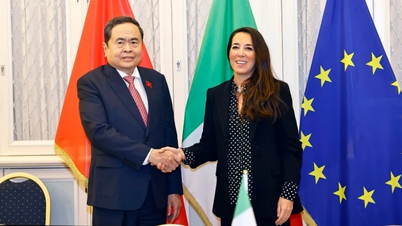Der Vorsitzende der Nationalversammlung, Tran Thanh Man, empfängt die Vizepräsidentin des italienischen Senats, Licia Ronzulli.