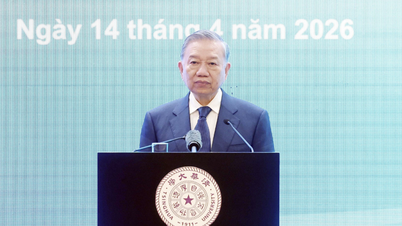 El secretario general y presidente To Lam pronuncia un discurso político en la Universidad de Tsinghua (China).