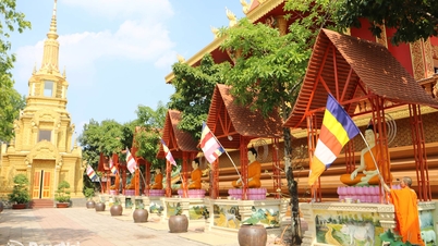 Poporul khmer își sărbătorește Anul Nou tradițional, Chol Chnam Thmay.