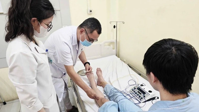 Motor paralysis due to the habit of sitting with legs crossed for long periods.