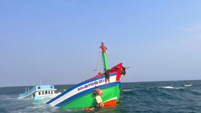 Dua anggota kru kapal nelayan yang tenggelam di laut berhasil diselamatkan tepat waktu.