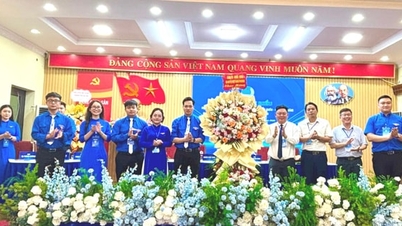 Los jóvenes del barrio Van Mieu - Quoc Tu Giam están marcando el inicio de un nuevo curso escolar.