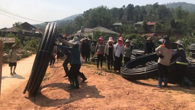 Os moradores de Chieng Sinh estão trabalhando juntos para implementar 5 projetos de abastecimento de água por gravidade.