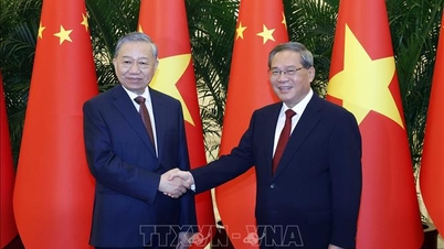 Premier Li Qiang z Rady Państwa: Popiera udział Wietnamu w inicjatywie „Dzielenie się dużym rynkiem – eksport do Chin”.