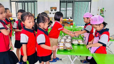 Ha Tinh mengalami gelombang panas berkepanjangan: Peningkatan pengawasan terhadap makanan sekolah.