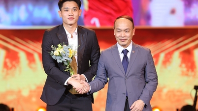Trinh Thu Vinh lövőt és Dinh Bac játékost a 2026-os avatási díjátadó ünnepségen tüntették ki.