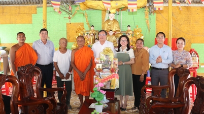 O presidente do Comitê Popular Provincial, Le Van Han, estende seus votos de Ano Novo à minoria étnica Khmer na província por ocasião do Chol Chnam Thmay de 2026.