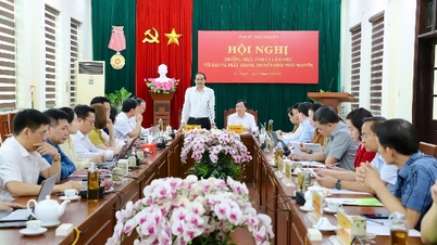 A Tartományi Pártbizottság Állandó Bizottsága együttműködött a Tartományi Politikai Iskolával, valamint a Thai Nguyen Újsággal, Rádióval és Televízióval.