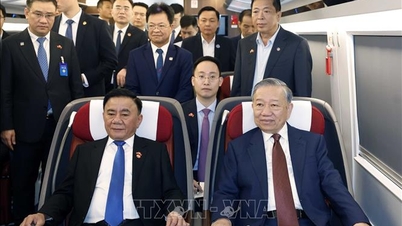 Generalsekretär und Präsident To Lam reiste mit dem Hochgeschwindigkeitszug in die chinesische Stadt Nanning.