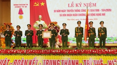 Kompi 91 (Korps ke-19) menerima Medali Buruh Kelas Dua.