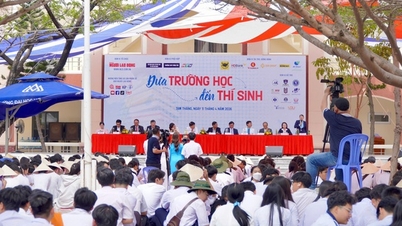 Am Morgen des 18. April fand in Da Nang das Programm „Schulen zu den Kandidaten“ statt.