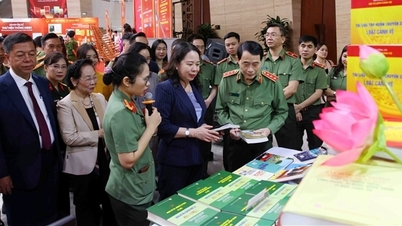 Upacara Pembukaan Hari Budaya Buku dan Membaca Vietnam 2026 di Kepolisian Rakyat