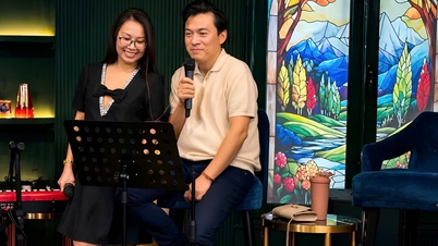 Cam Ly dan Lam Truong sedang berlatih dengan penuh semangat untuk rancangan mereka 'Ticket Back to Youth'.