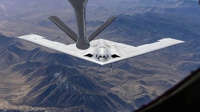방산업계 뉴스 4월 16일: B-21 전투 사진 공개
