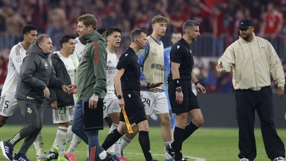 قام مدرب ولاعبو ريال مدريد بـ"هجوم" عنيف على الحكم، وقام الرئيس بيريز بشيء نادر.