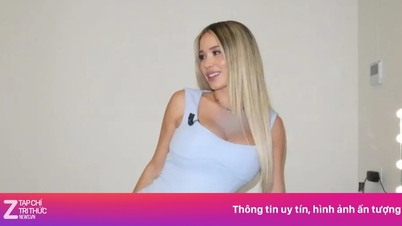 Karius' Frau präsentiert stolz ihren sexy Babybauch.
