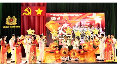 ພິທີເປີດງານມະຫະກຳສິລະປະສະໝັກຫຼິ້ນຂອງກອງກຳລັງຮັກສາຄວາມປອດໄພປະຊາຊົນ