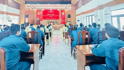 La commune de Khanh Son inaugure une formation pour les forces de milice mobiles en 2026.