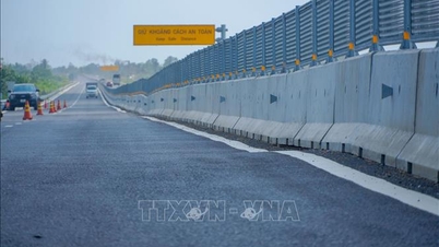 Se till att motorvägssträckan Hau Giang - Ca Mau är öppen för trafik före den 30 april.