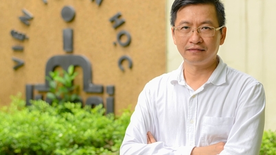 Professor Phung Ho Hai receives the Humboldt Research Prize from Germany.