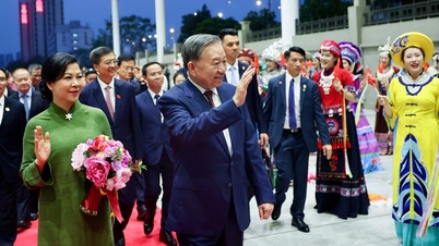 El secretario general y presidente To Lam llega a Nanning, China.
