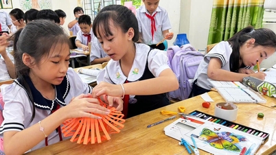 ការលើកកម្ពស់ការអប់រំ STEM នៅតាមសាលាមធ្យមសិក្សា។