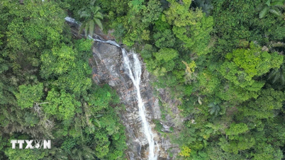 Temukan keindahan Air Terjun Sutra yang dipadukan dengan wisata warisan budaya di Son Tay Ha.