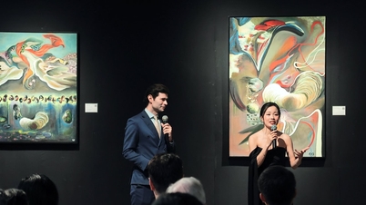 Pameran ini meneroka 'Akar' oleh seniman kelahiran Vietnam, Van Guillemin.