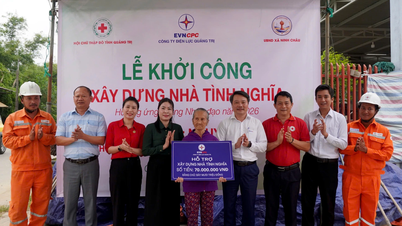 Construction begins on a charitable house for a policy beneficiary family in Ninh Chau commune.