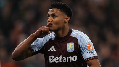 Aston Villa ajunge în semifinale, Antony suferă o eliminare sfâșietoare din Europa League.