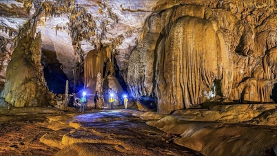 Im Inneren eines Millionen Jahre alten Höhlenkomplexes mit unterirdischen Flüssen und fantastischen Stalaktiten in Quang Tri.