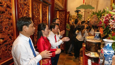 Weihrauchopfer zum Gedenken an die Hung Kings anlässlich der Eröffnung des Gedenktages der Hung Kings.