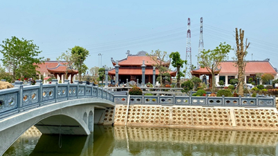 Van de oude rivieroever die echoot tot het Gianh Ferry Memorial Park.