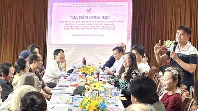 ຝຶກອົບຮົມບຸກຄະລາກອນລະຄອນຮ່ວມກັບອຸດສາຫະກໍາວັດທະນະທໍາ.