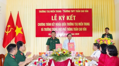 Akademi Militer Vietnam Tengah telah menjalin hubungan sekolah kembar dengan SMA Tran Cao Van (Tam Ky).