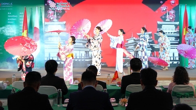 Para siswa di Da Nang menjelajahi Festival Budaya Vietnam-Jepang 2026.