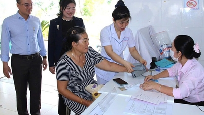 La ville d'Hô Chi Minh propose simultanément des bilans de santé gratuits.