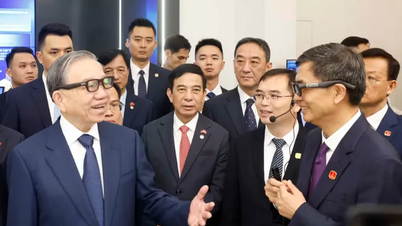 General Secretary and President To Lam visits the China-ASEAN Artificial Intelligence Center.