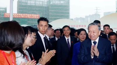 A főtitkár és az elnök részt vett a vietnami-kínai határvidék népének fesztiváljának megnyitóján.