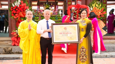 Ceremonia de inauguración del Festival Tradicional de la Pagoda Vien Quang 2026, en la que se recibió el Tesoro Nacional: la Estela de Piedra de la Pagoda Nghia Xa.