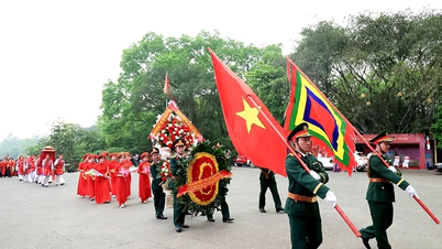 ឃុំហ៊ីកឿង (Hy Cuong) អុជធូបរំលឹកដល់ស្តេចហ៊ុង (Hung)។