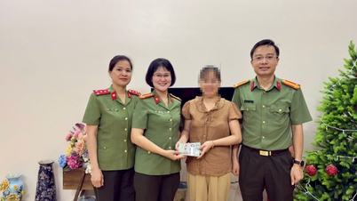 Thanh Hoa صوبے میں پولیس افسران نے فوری طور پر 100 ملین VND واپس کر دیے جو ایک صارف کے ذریعے غلطی سے منتقل کر دیے گئے تھے۔