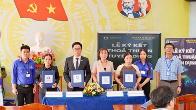 A bank signed employment agreements with two 12th-grade students.