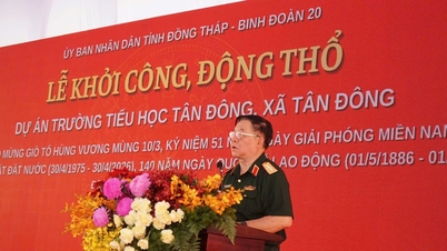 Nguyễn Trong Nghia tábornok részt vesz egy iskola alapkőletételi ünnepségén Dong Thapban.