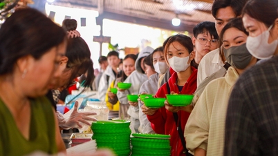 Buffet chay ở chùa TP.HCM có gì đặc biệt mà thu hút hàng ngàn người?